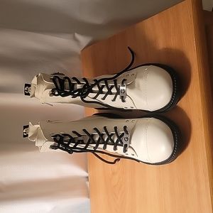 NWOT GBG LaceUp Boot Size 9.5